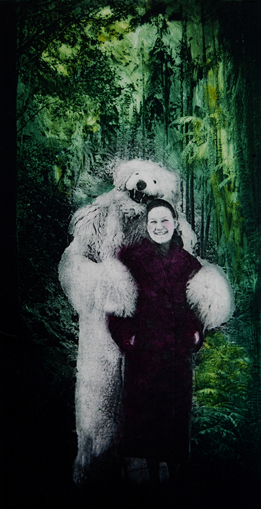 Monica Wiesblott, Dschungelbär (Junglebear), Polychromatic Photopolymer gravure, 7.5 in x 4 in, 2020 Monica Wiesblott, Dschungelbär (Junglebear), Polychromatic Photopolymer gravure, 7.5 in x 4 in, 2020